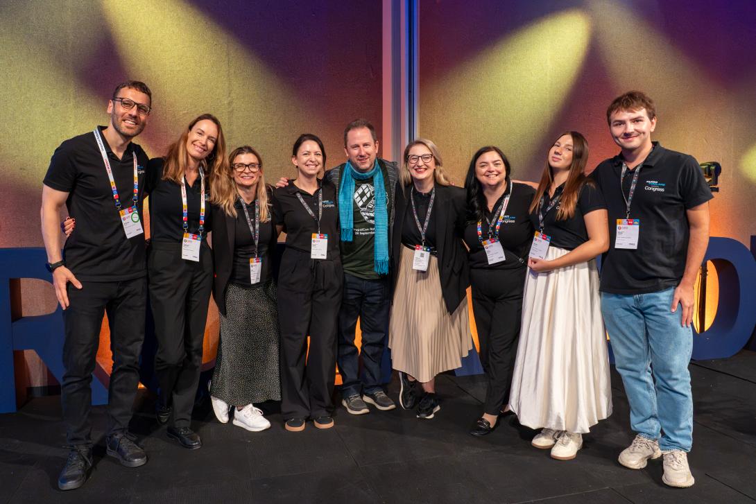 Total happenstance of a group photo with the Kuoni team by Bram Driesen
