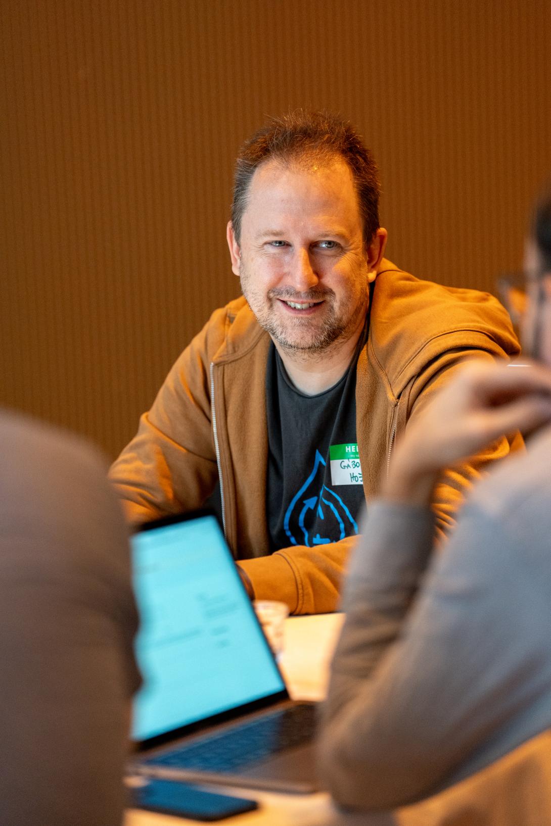 Discussions on contribution day photo by Bram Driesen